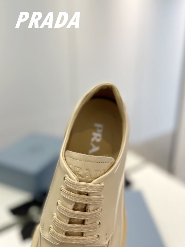 MOCASSINI CON LACCI IN PELLE SPAZZOLATA PRA MONOLITH BEIGE
