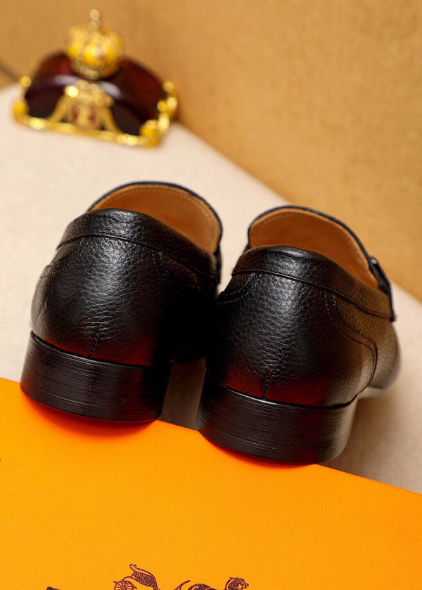 MOCASSINO NERO CON FIBBIA A H IN PELLE DI VITELLO MARTELLATA NERA