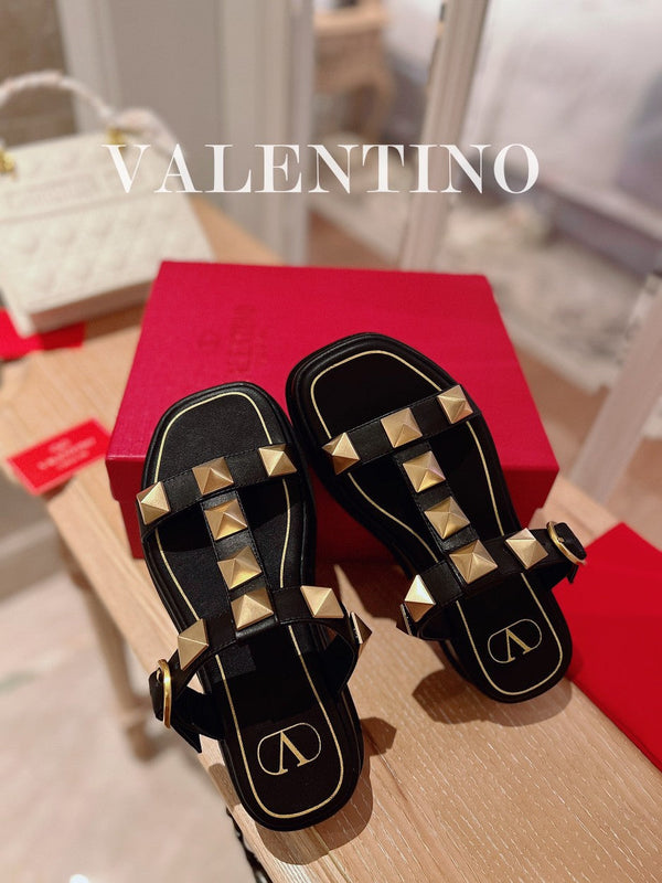 SANDALI ROCKSTUD CON PLATEAU IN PELLE DI VITELLO NERA