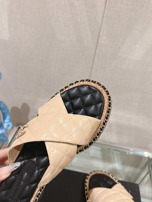 pantofole incrociate 30 beige nere trapuntate in pelle di agnello