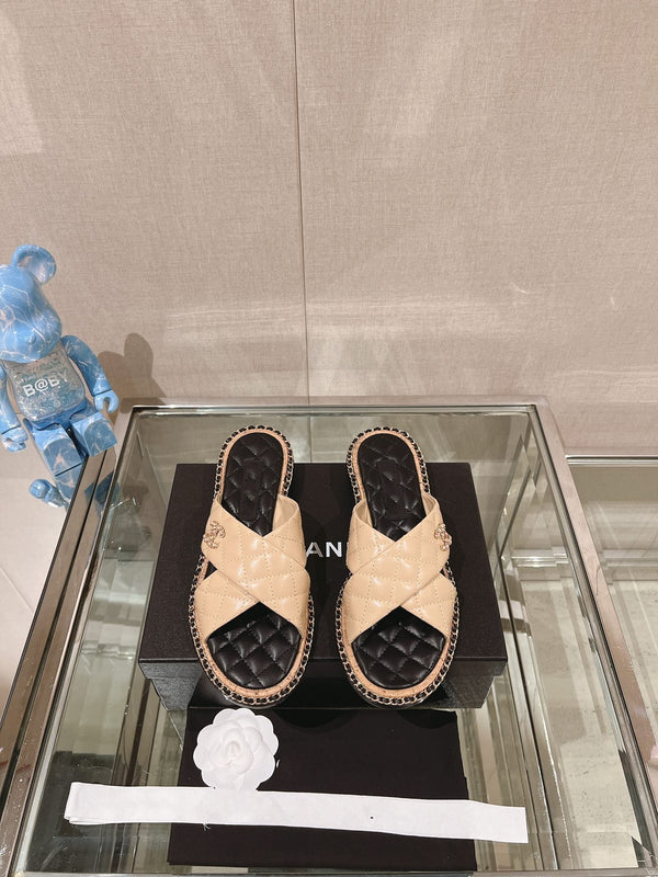pantofole incrociate 30 beige nere trapuntate in pelle di agnello