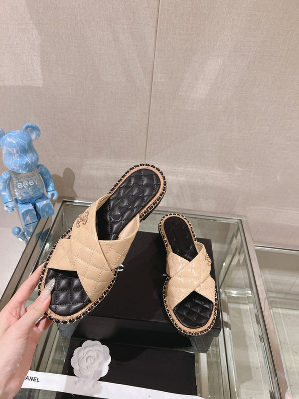 pantofole incrociate 30 beige nere trapuntate in pelle di agnello