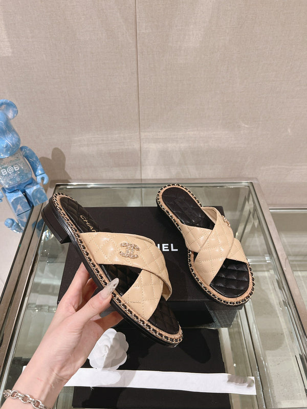 pantofole incrociate 30 beige nere trapuntate in pelle di agnello