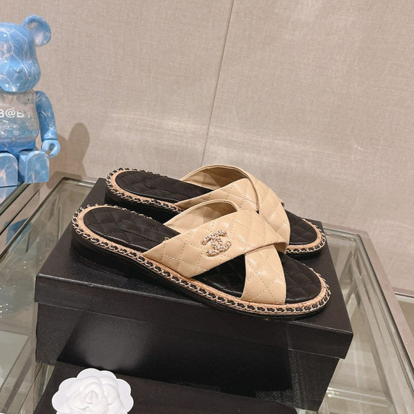 pantofole incrociate 30 beige nere trapuntate in pelle di agnello