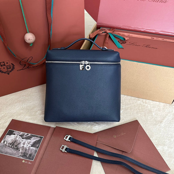 ZAINO CON TASCA EXTRA L23.5 IN PELLE DI VITELLO BLU NAVY CON FERRAMENTA ARGENTO
