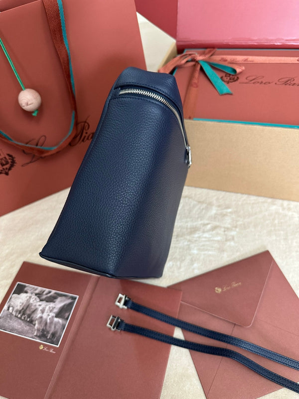 ZAINO CON TASCA EXTRA L23.5 IN PELLE DI VITELLO BLU NAVY CON FERRAMENTA ARGENTO