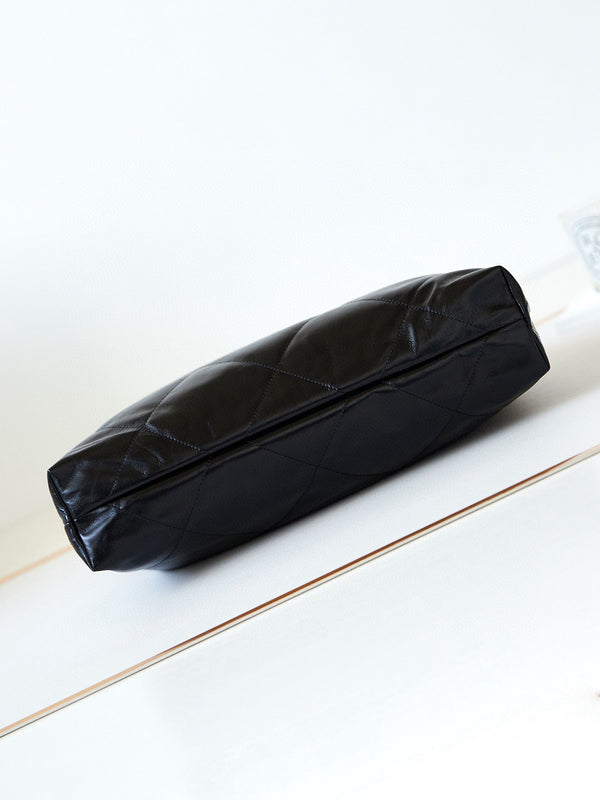 cc 22 hobo pelle di vitello nera hardware nero