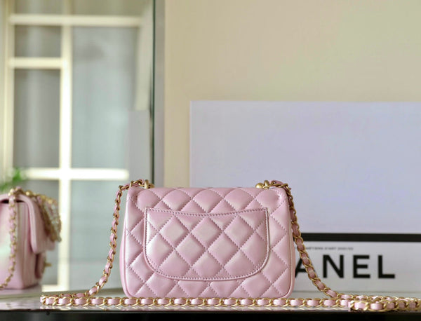 cc 24p mini borsa con patta 17cm pelle di agnello rosa perlato catena di perle