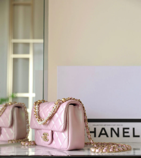 cc 24p mini borsa con patta 17cm pelle di agnello rosa perlato catena di perle