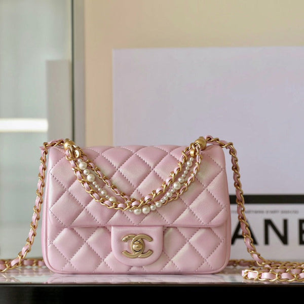 cc 24p mini borsa con patta 17cm pelle di agnello rosa perlato catena di perle