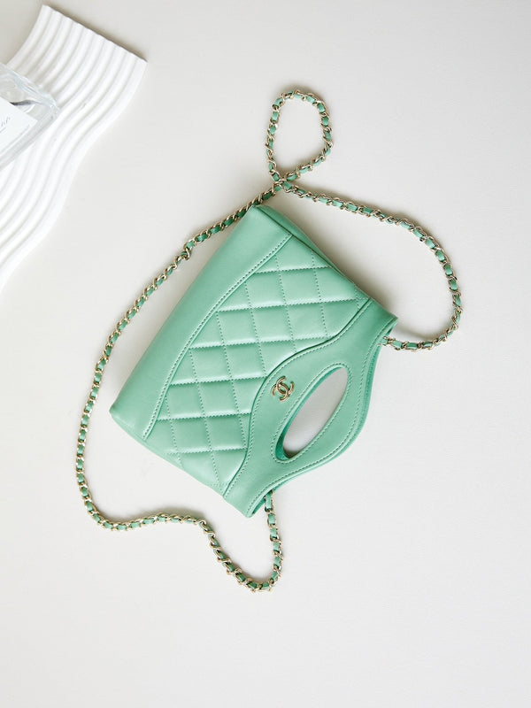 cc 24s31 borsa shopping nano 17,5 cm pelle di agnello verde chiaro hardware dorato