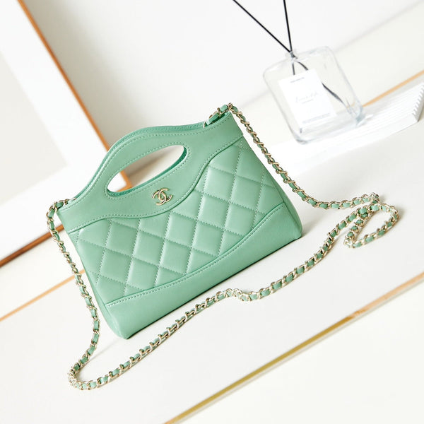 cc 24s31 borsa shopping nano 17,5 cm pelle di agnello verde chiaro hardware dorato