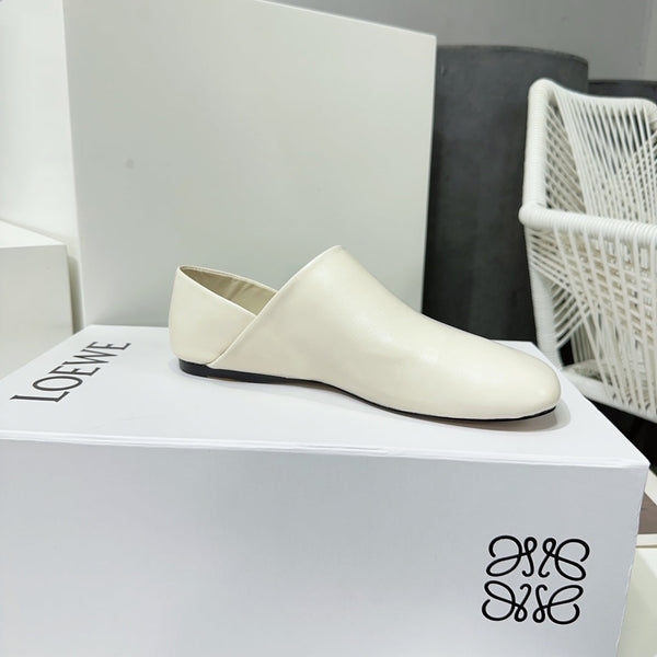Pantofola giocattolo in pelle di capra bianca