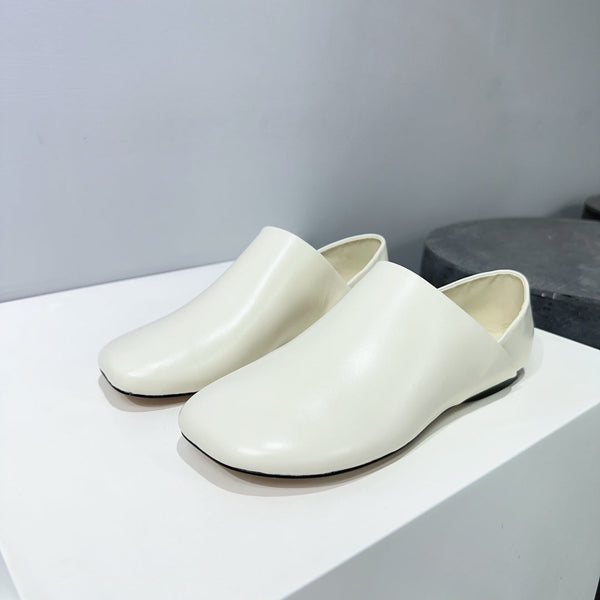 Pantofola giocattolo in pelle di capra bianca