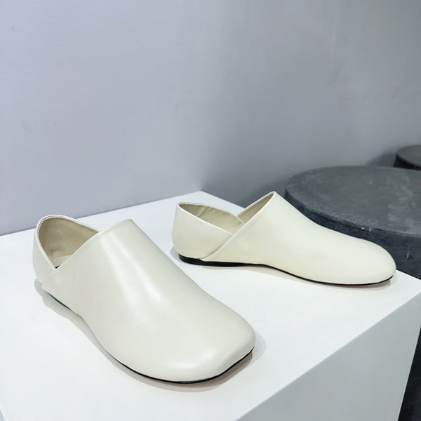 Pantofola giocattolo in pelle di capra bianca