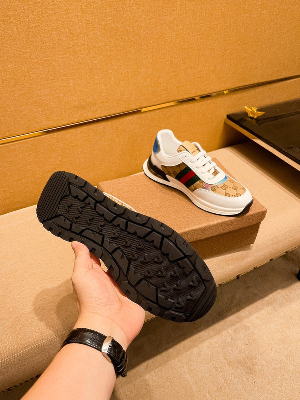 Sneaker GG ACE da uomo in pelle di vacchetta marrone 108049