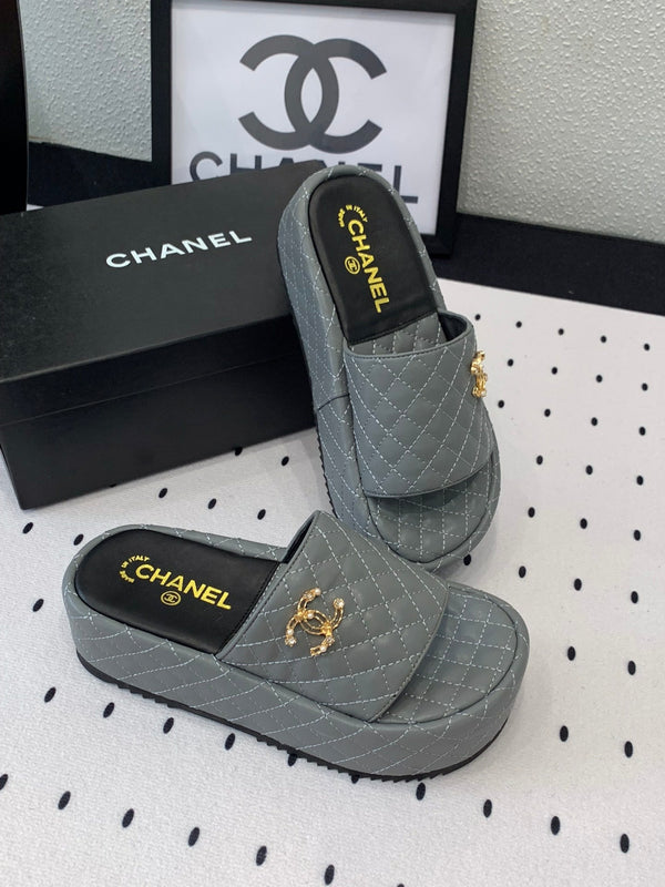 cc rock grigio trapuntato in pelle di vitello con plateau