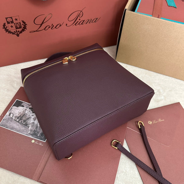 ZAINO CON TASCA EXTRA L23,5 IN PELLE DI VITELLO VIOLA CON FERRAMENTA ORO