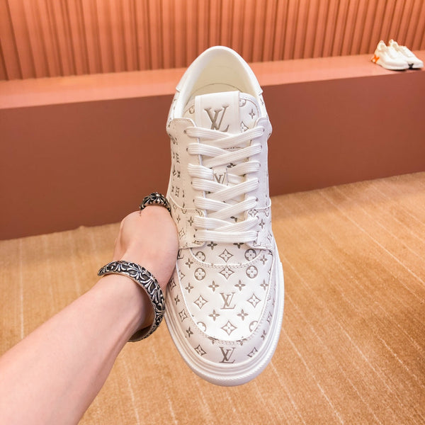 SNEAKER LV TRAINER IN PELLE DI VITELLO CON MONOGRAMMA BEIGE