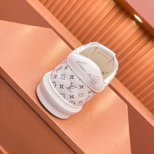 SNEAKER LV TRAINER IN PELLE DI VITELLO CON MONOGRAMMA BEIGE