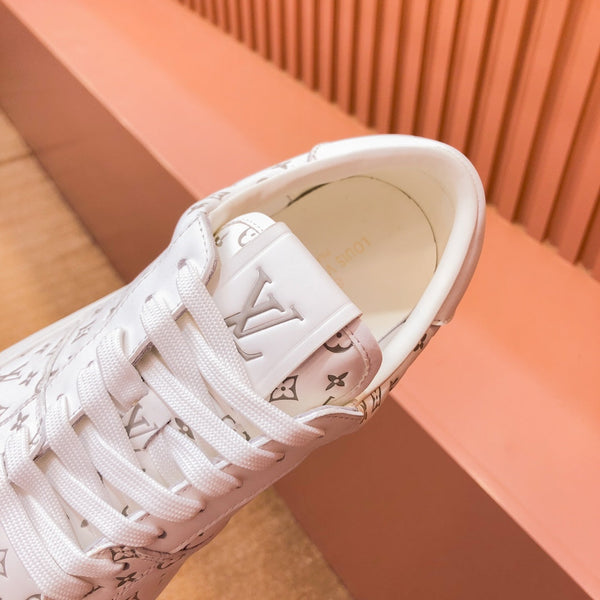 SNEAKER LV TRAINER IN PELLE DI VITELLO CON MONOGRAMMA BEIGE