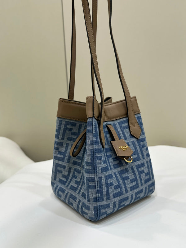 FENDI ORIGAMI MINI 19 IN DENIM MONOGRAM BLU CON CINTURINO IN PELLE DI VITELLO