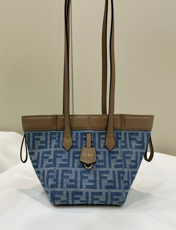 FENDI ORIGAMI MINI 19 IN DENIM MONOGRAM BLU CON CINTURINO IN PELLE DI VITELLO