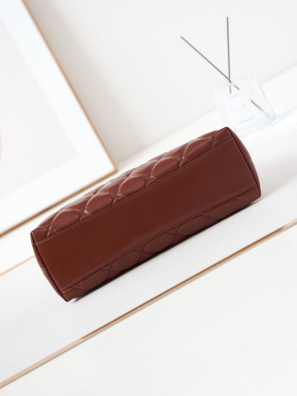 Borsa hobo 24a 32 cm in pelle di vitello bordeaux con finiture dorate