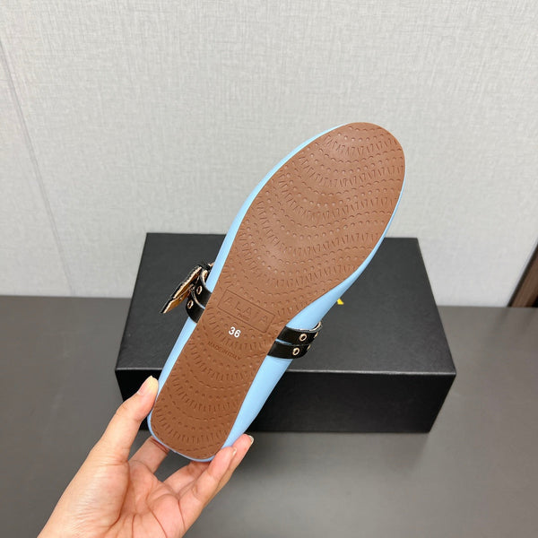 SCARPE MARY JANE ALAIA IN PELLE DI AGNELLO AZZURRA CHIARA CON FERRAMENTA IN ARGENTO