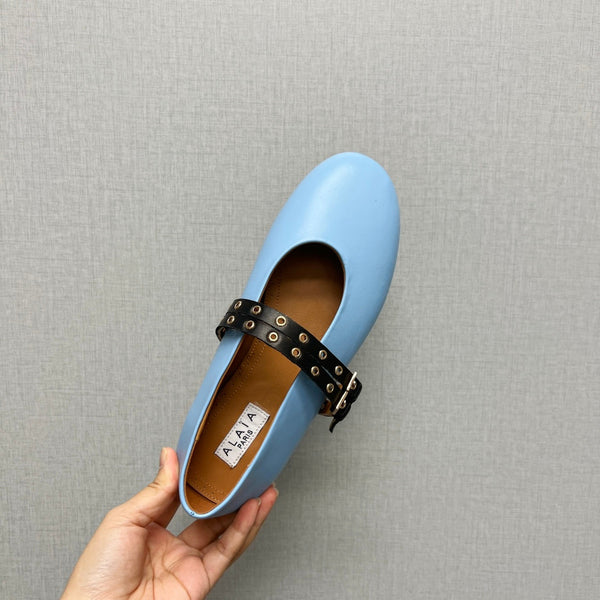 SCARPE MARY JANE ALAIA IN PELLE DI AGNELLO AZZURRA CHIARA CON FERRAMENTA IN ARGENTO