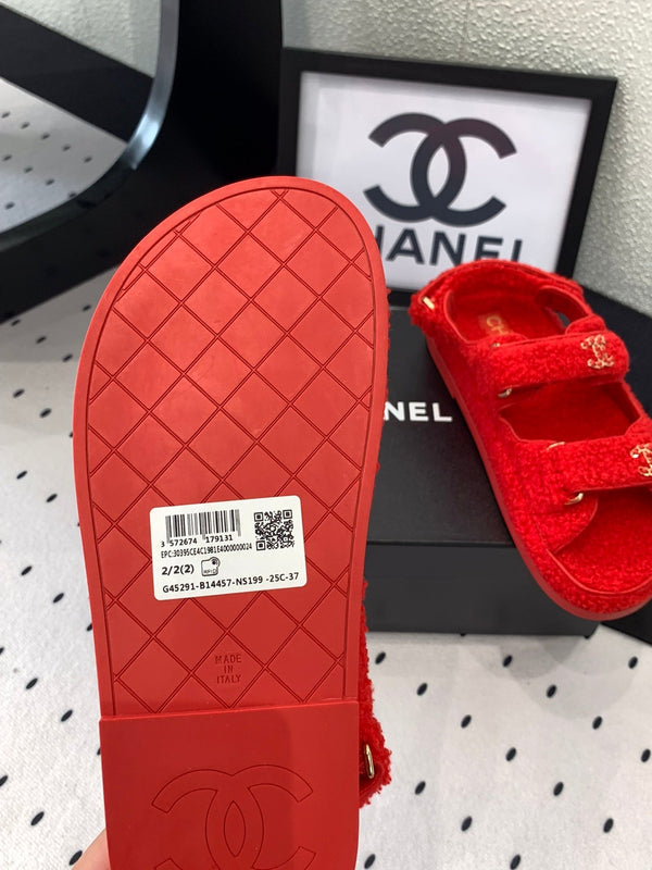 CC DAD SANDAL IN PELLICCIA DI AGNELLO ROSSO CREMISMO