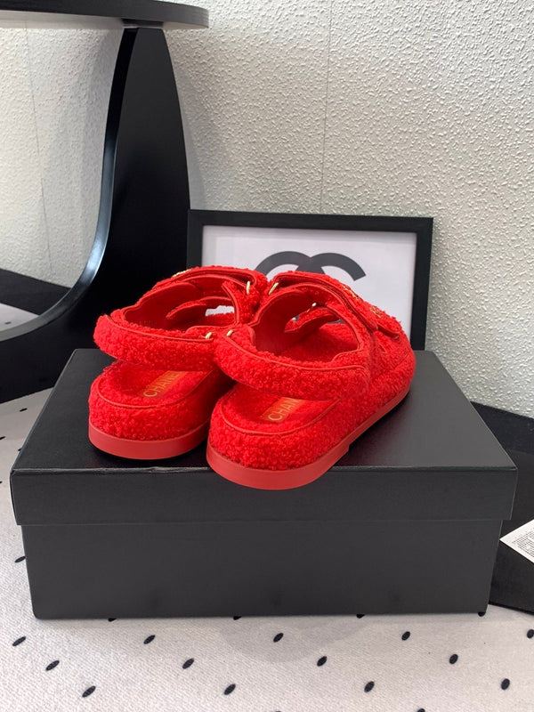 CC DAD SANDAL IN PELLICCIA DI AGNELLO ROSSO CREMISMO