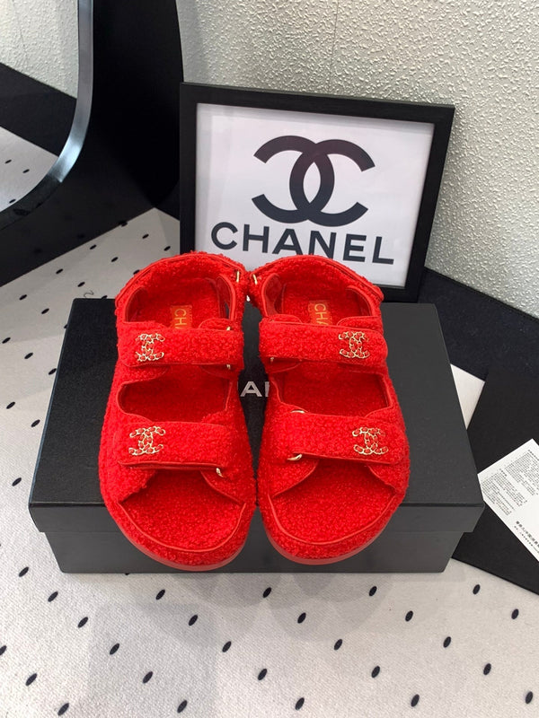 CC DAD SANDAL IN PELLICCIA DI AGNELLO ROSSO CREMISMO