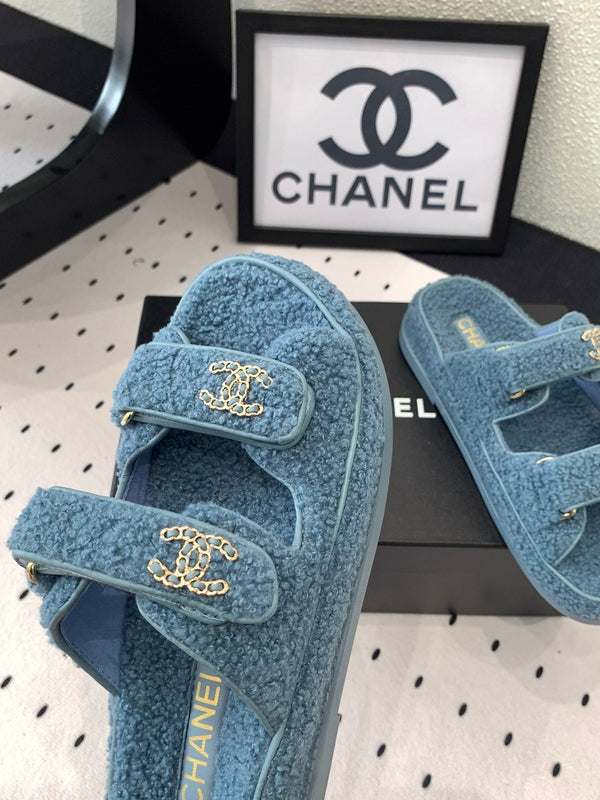 CC DAD SANDALO MULE IN PELLICCIA DI AGNELLO BLU EGEO