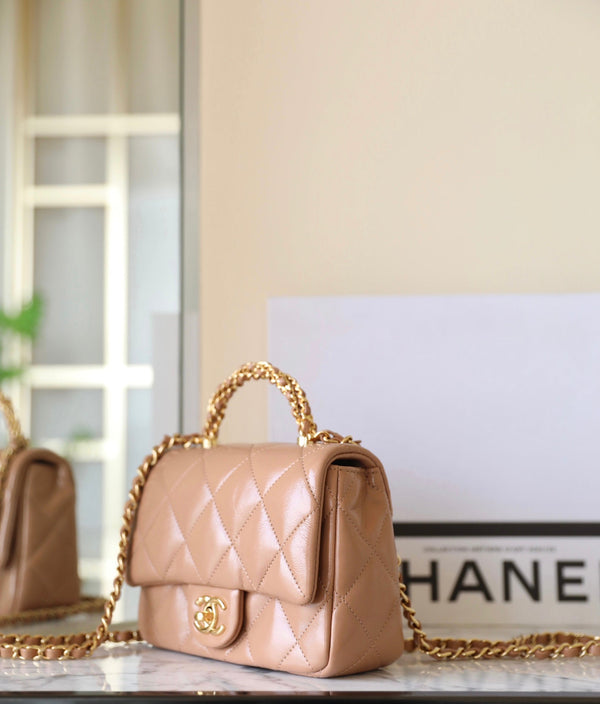 Borsa mini con patta 24b, manico superiore da 19 cm, pelle di agnello beige