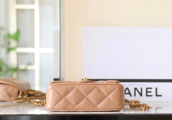 Borsa mini con patta 24b, manico superiore da 19 cm, pelle di agnello beige