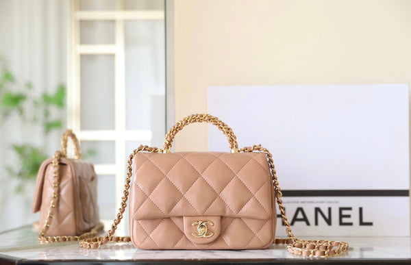 Borsa mini con patta 24b, manico superiore da 19 cm, pelle di agnello beige
