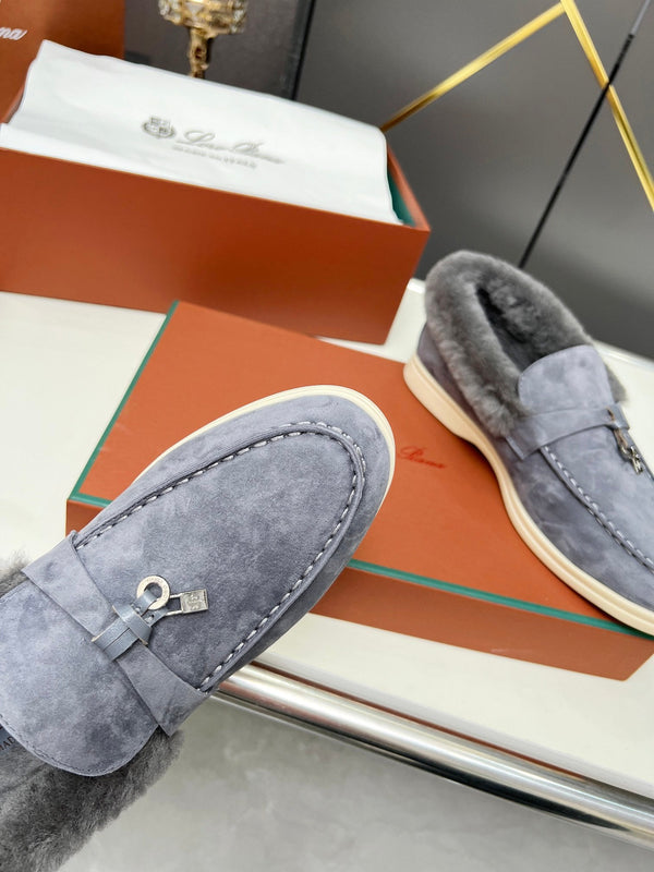 Mocassino LP Summer Charm Walk in pelle scamosciata e pelliccia di agnello viola blu
