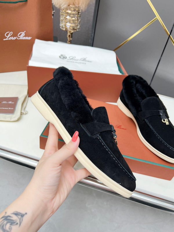 Mocassino LP Summer Charm Walk in pelle scamosciata nera con pelliccia di agnello