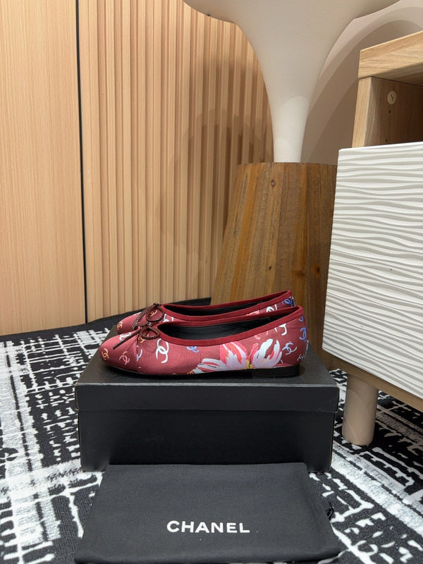 Ballerine CC con fiori di seta rossa e pelle di agnello