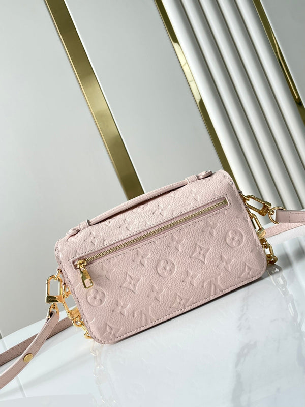 POCHETTE MÉTIS EAST WEST 21 IN PINK OPALE MONOGRAM ECLIPSE CANVAS GOLD BUCKLE