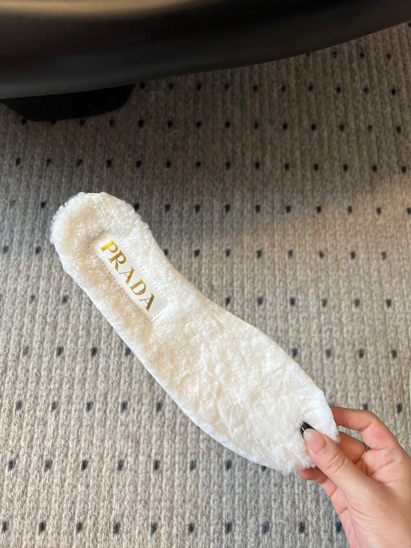 Prada 25s platform ankle boots beige suede and wool 538438