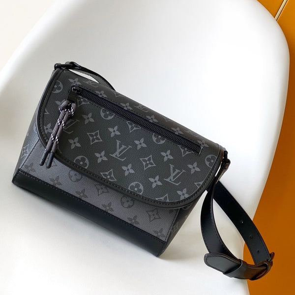 Borsa a tracolla LV Pulse Messenger 26,6 cm in tela nera Monogram Eclipse Reverse