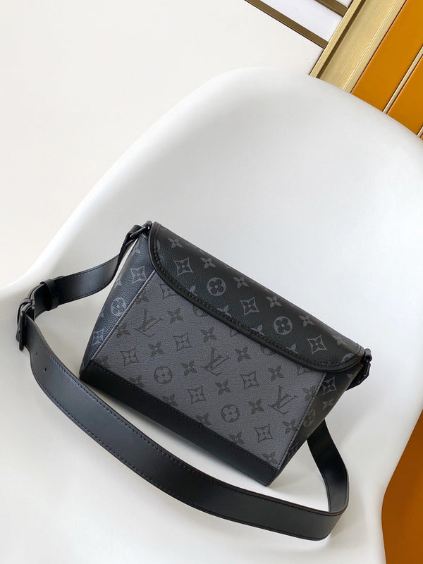 Borsa a tracolla LV Pulse Messenger 26,6 cm in tela nera Monogram Eclipse Reverse