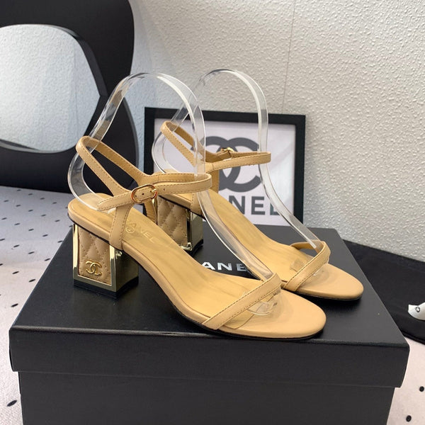 Sandalo CC in pelle di agnello beige scuro 147094