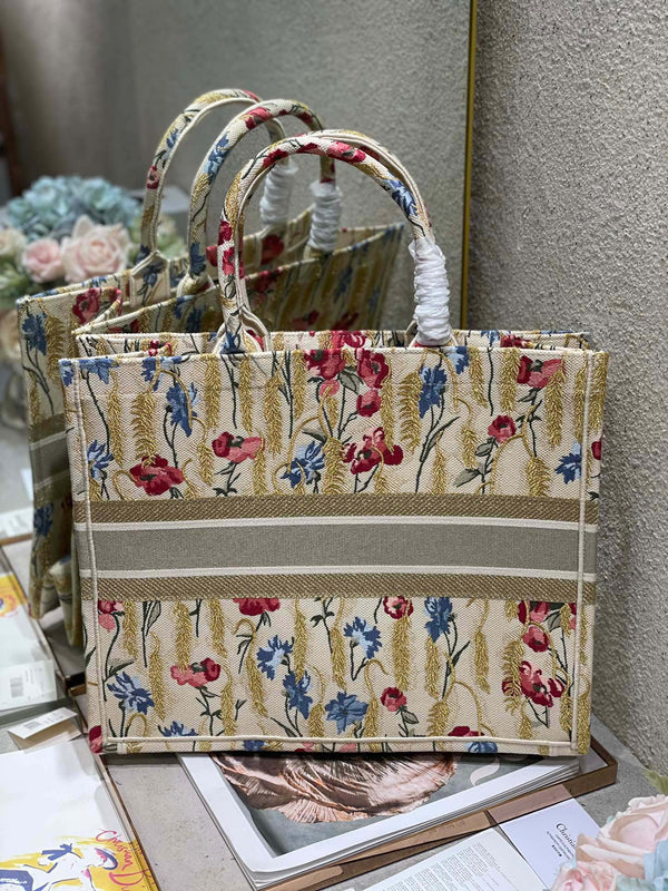 Borsa in tela CD Hibiscus Book Tote da 42 cm 336576