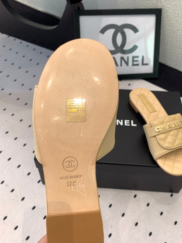 Ciabatte CC in pelle di vacchetta trapuntata beige 147026