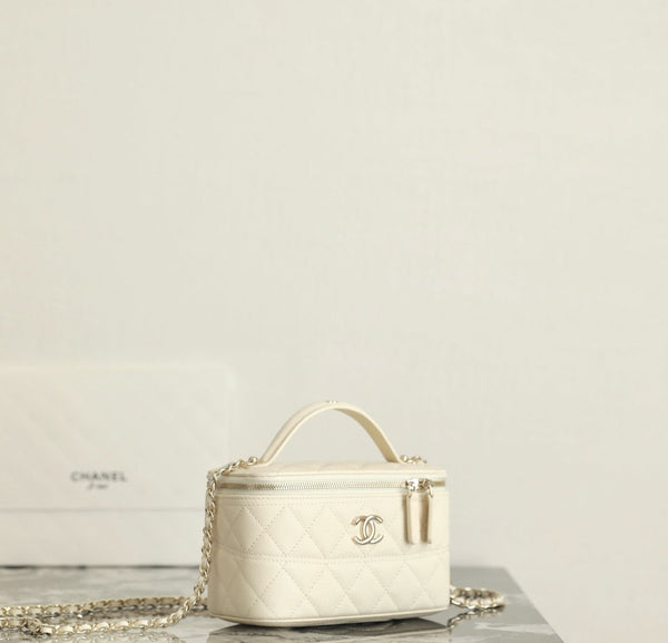 CC 25C Vanity 17cm Pelle di vitello martellata color crema