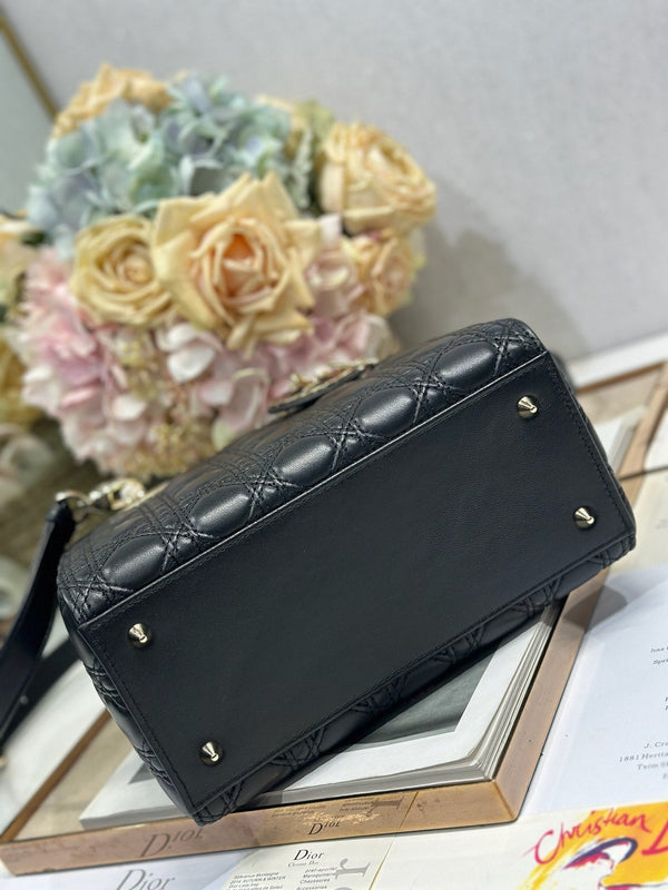 Borsa CD Media Lady Dior 24 in pelle di agnello nera