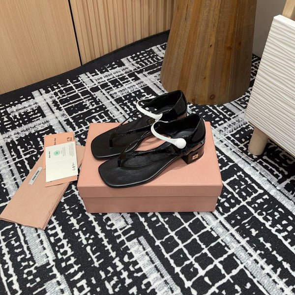 Miu High Thong Sandals With White Strap In Black Glossy Lambskin